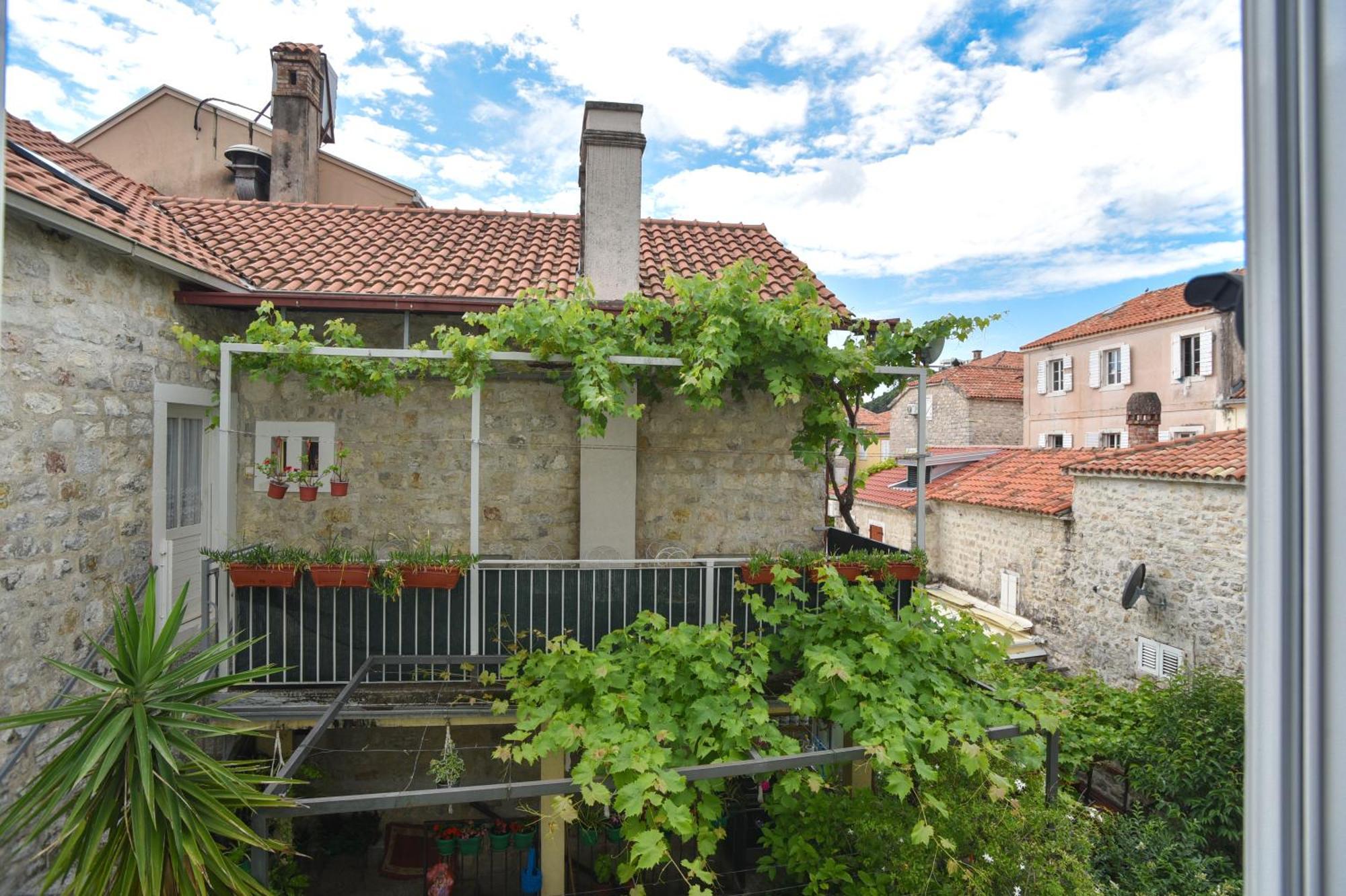 Stan Stari Grad * Budva